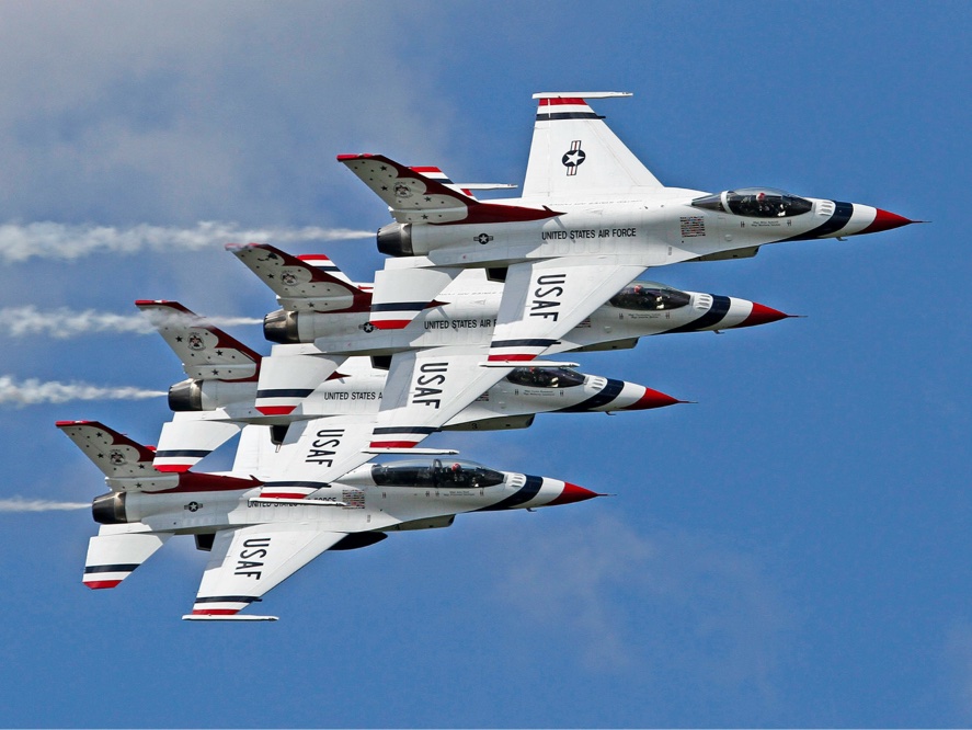 USAF Thunderbirds flying in formation